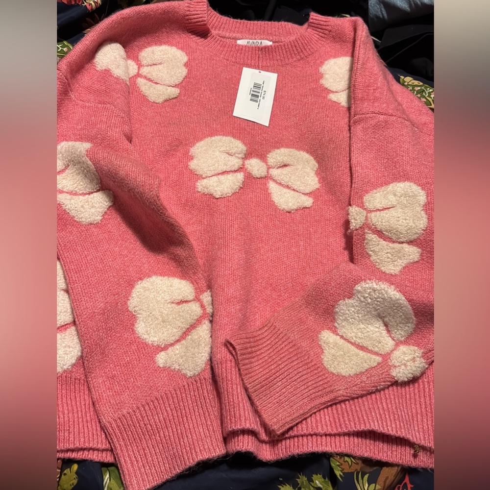 NWT Avara bow sweater